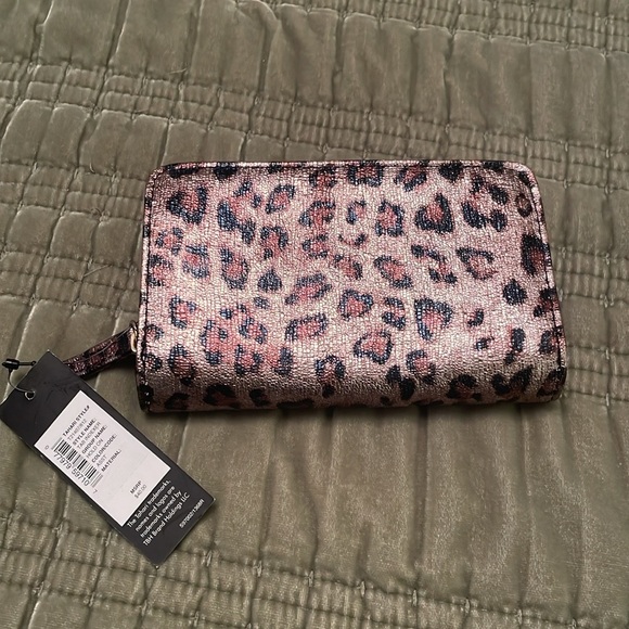 NWT TAHARI Metallic Leopard Animal Print Tab Indexer Wallet Identity Protect - Picture 3 of 13